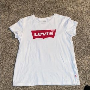 White Levi tshirt